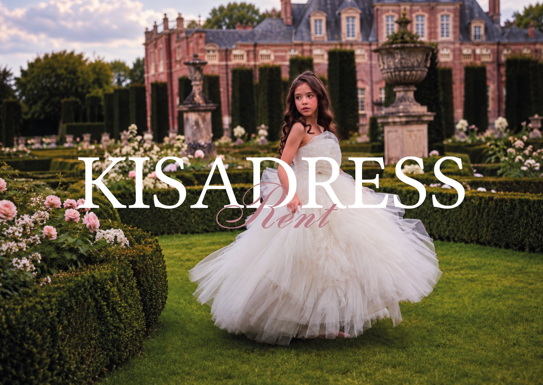 Девочка в саду — фирменный печатный макет с логотипом KISA DRESS Rent